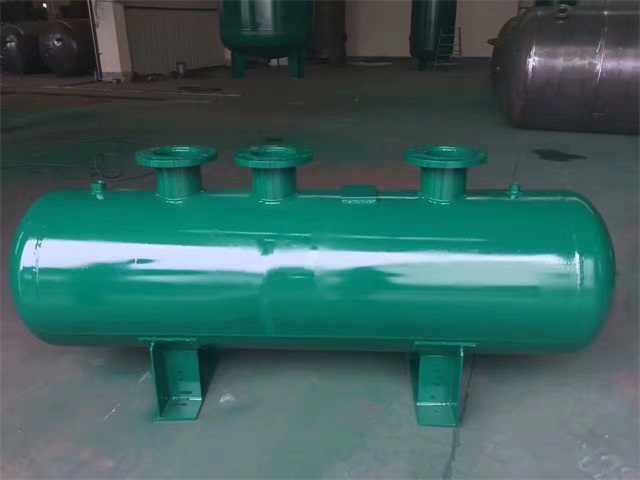 扎鲁特扎鲁特扎鲁特蒸汽分气缸